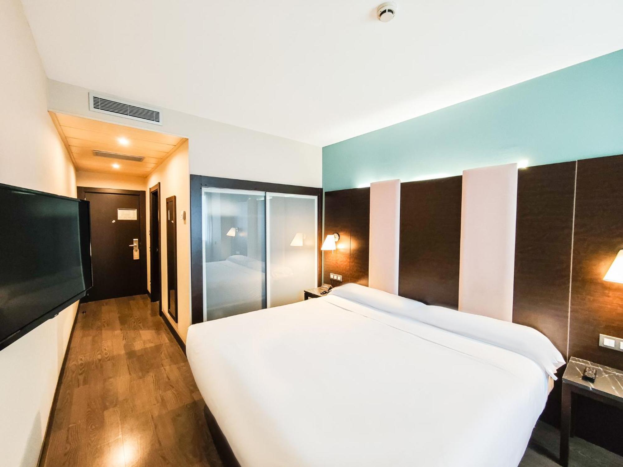 Azz Pamplona Norte Hotel 4*